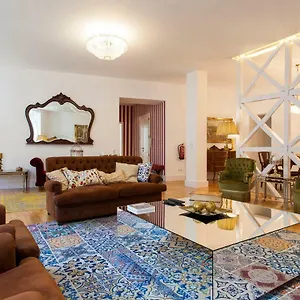 Chiado 4-bedroom Flat Apartment Lisbon